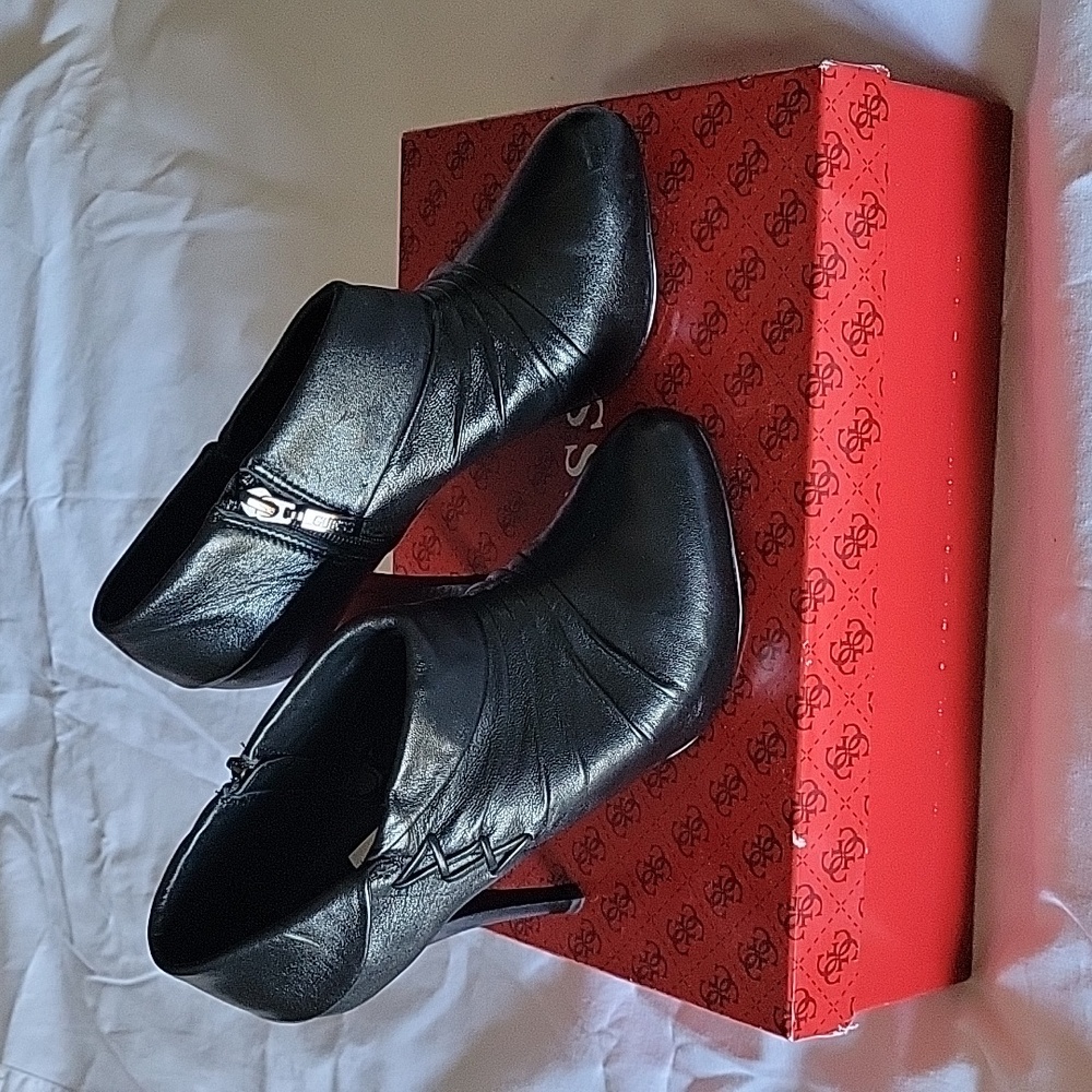 Black Leather Guess Heels 8.5